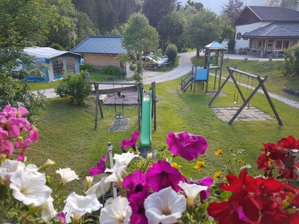 CAMPING-VALLE-VERDE-PREDAZZO-AREA-GIOCHI