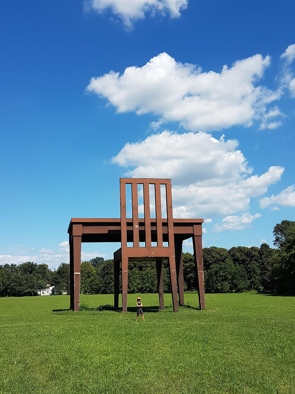 Il banco e la sedia gigante del Parco di Monza