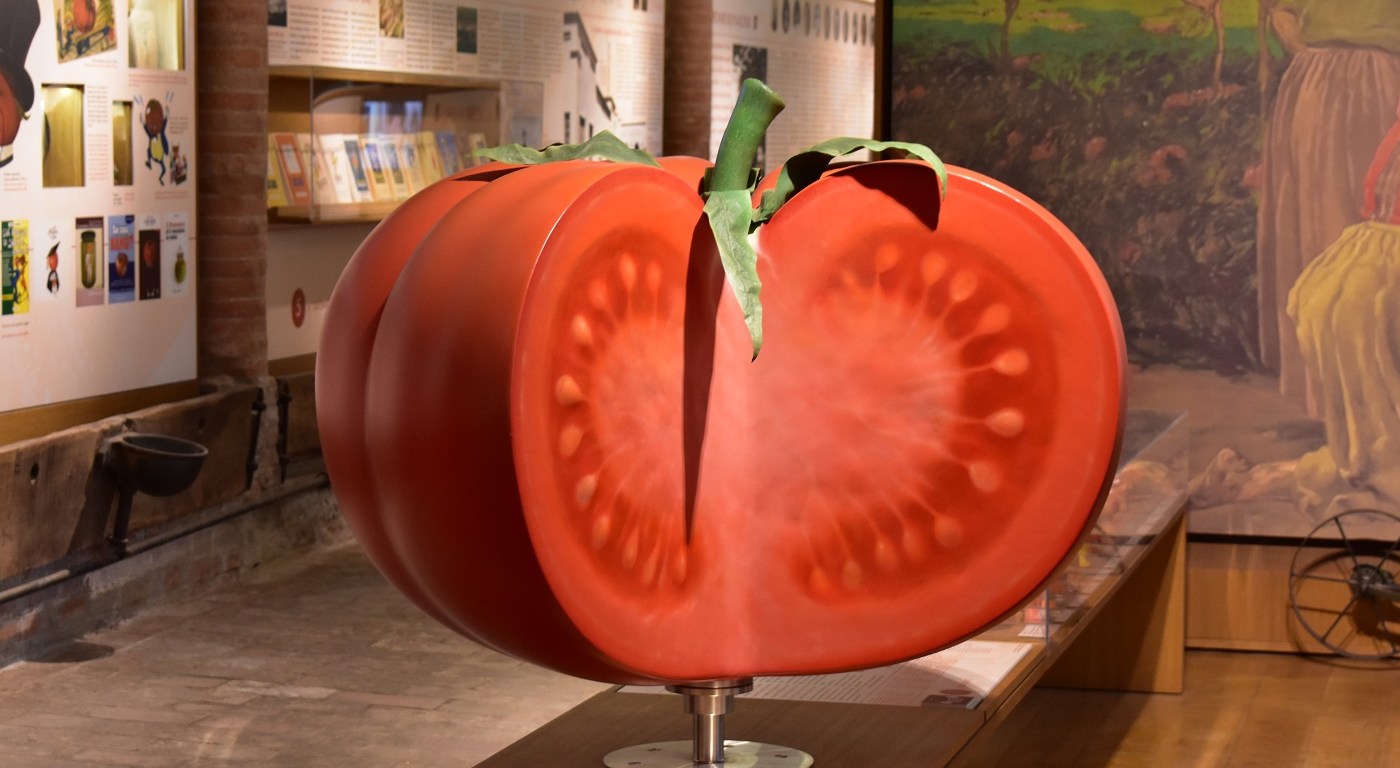 Museo del Pomodoro: Il Pomodoro Gigante collocato all'ingresso