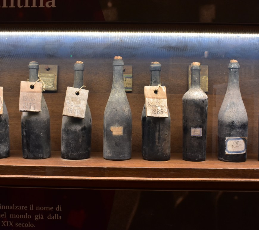 Bottiglie antiche al Museo del Vino di Sala Baganza